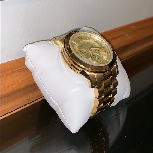 Micheal Kors MK 8077 Watch - Picture 3 of 5